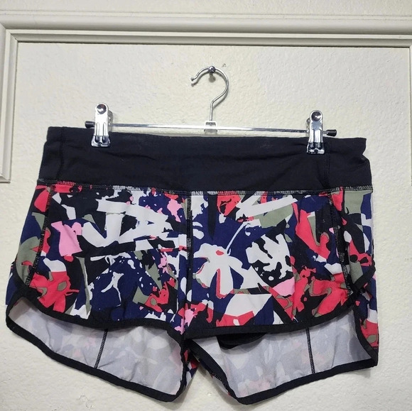 Lululemon Speed ShortPop Cut Boom Juice Multi/Black Size 6 Athletic Gym Running - Picture 3 of 5